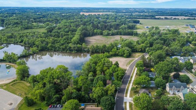 1009 S 4th Street, Stoughton, WI 53589