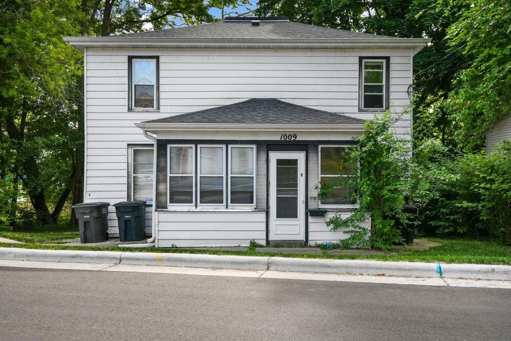 1009 S 4th Street, Stoughton, WI 53589