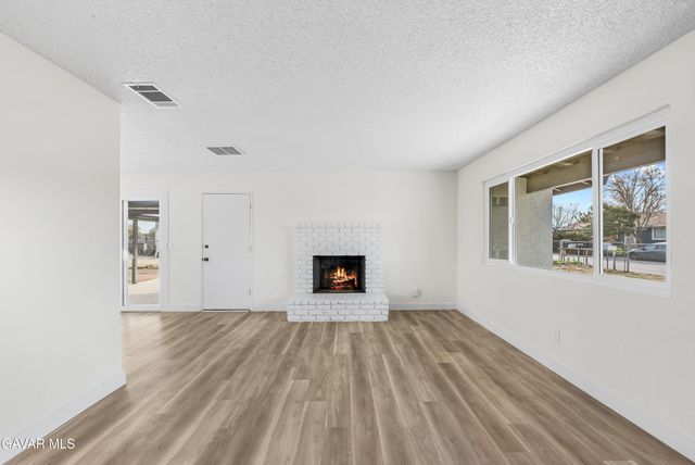 16105 Newmont Avenue, Lancaster, CA 93535