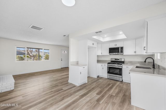 16105 Newmont Avenue, Lancaster, CA 93535