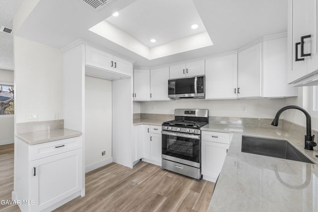 16105 Newmont Avenue, Lancaster, CA 93535