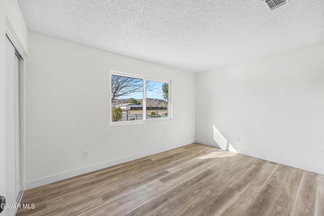 16105 Newmont Avenue, Lancaster, CA 93535