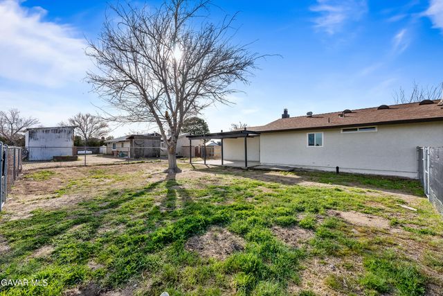 16105 Newmont Avenue, Lancaster, CA 93535