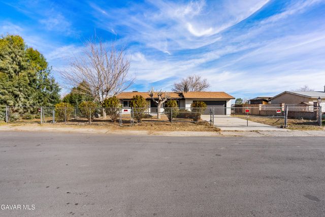 16105 Newmont Avenue, Lancaster, CA 93535