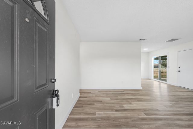 16105 Newmont Avenue, Lancaster, CA 93535