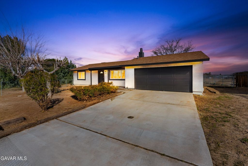 16105 Newmont Avenue, Lancaster, CA 93535