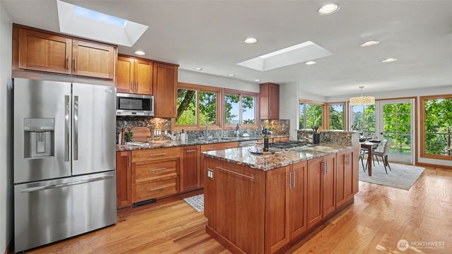 18744 Kenlake Place NE, Kenmore, WA 98028