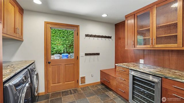 18744 Kenlake Place NE, Kenmore, WA 98028