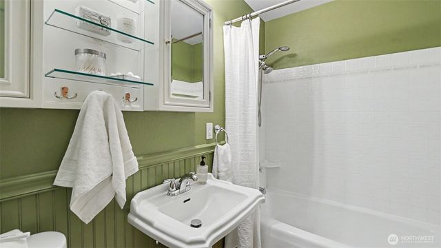 18744 Kenlake Place NE, Kenmore, WA 98028