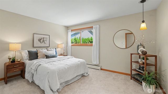 18744 Kenlake Place NE, Kenmore, WA 98028