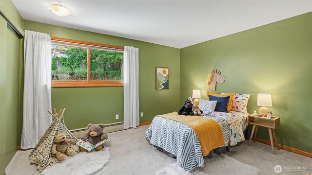 18744 Kenlake Place NE, Kenmore, WA 98028