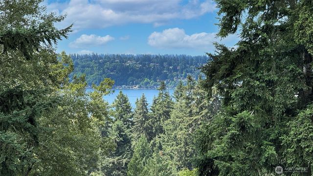 18744 Kenlake Place NE, Kenmore, WA 98028