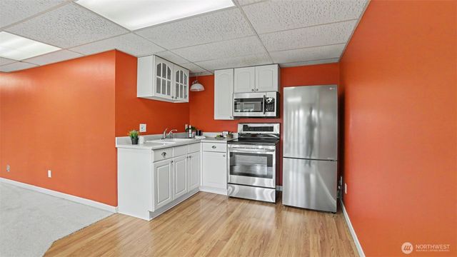 18744 Kenlake Place NE, Kenmore, WA 98028