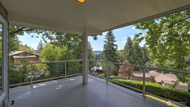 18744 Kenlake Place NE, Kenmore, WA 98028