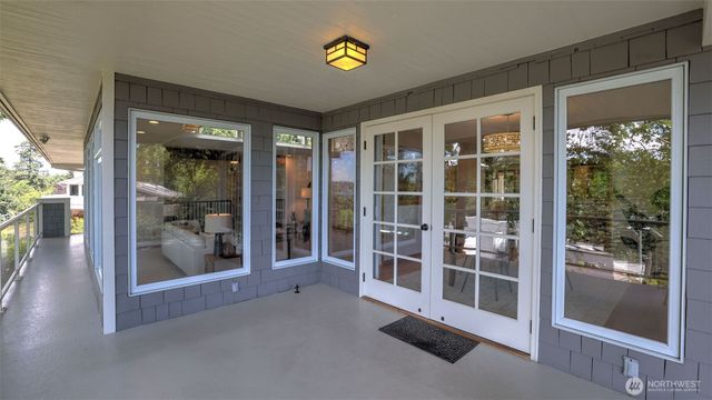 18744 Kenlake Place NE, Kenmore, WA 98028
