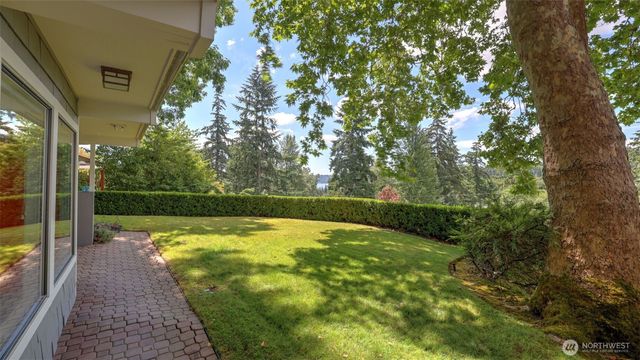 18744 Kenlake Place NE, Kenmore, WA 98028