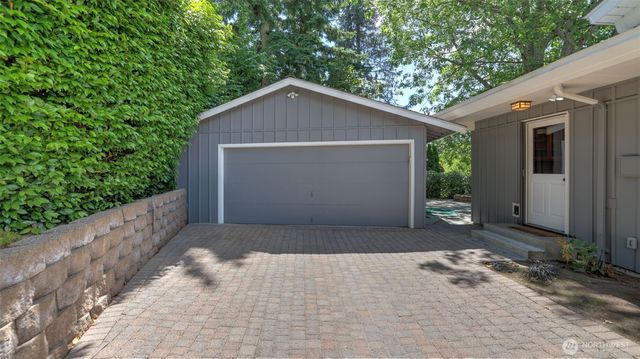 18744 Kenlake Place NE, Kenmore, WA 98028
