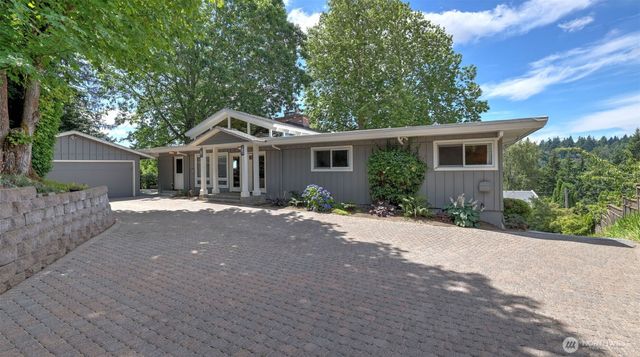 18744 Kenlake Place NE, Kenmore, WA 98028