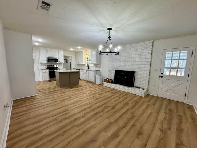 34 Prine Cir., Hattiesburg, MS 39402