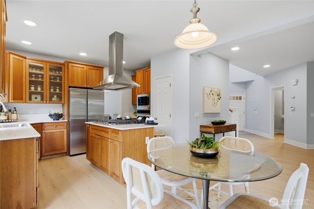 10115 NE 24th St, Bellevue, WA 98004
