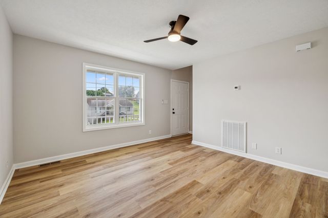 204 Phillip Dr, Springfield, TN 37172