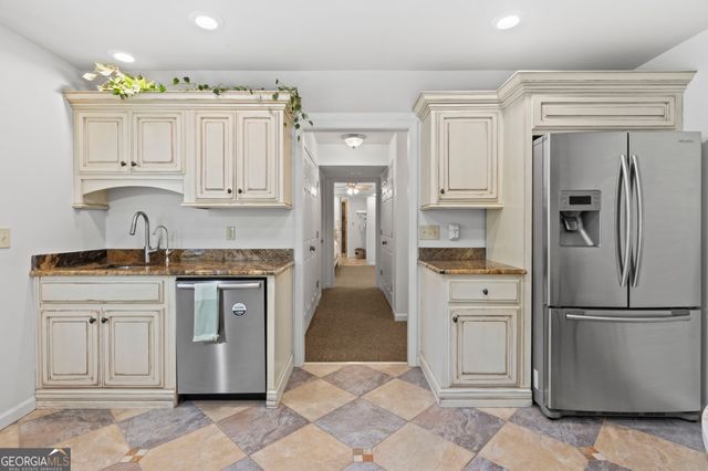 6053 Braidwood Close, Acworth, GA 30101