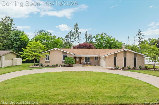 25551 KILREIGH Drive, Farmington Hills, MI 48336
