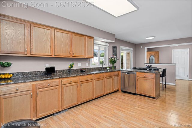 25551 KILREIGH Drive, Farmington Hills, MI 48336