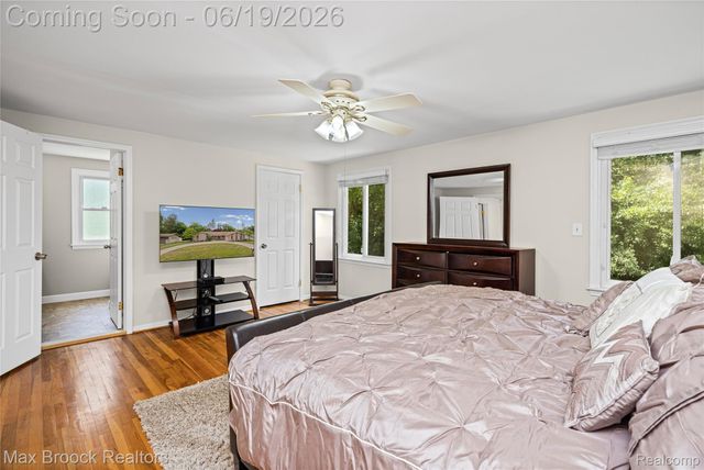 25551 KILREIGH Drive, Farmington Hills, MI 48336