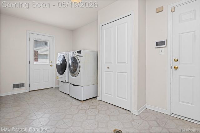 25551 KILREIGH Drive, Farmington Hills, MI 48336