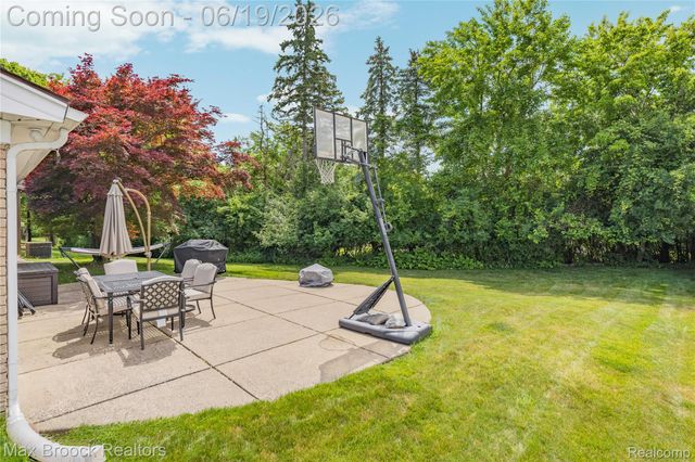 25551 KILREIGH Drive, Farmington Hills, MI 48336