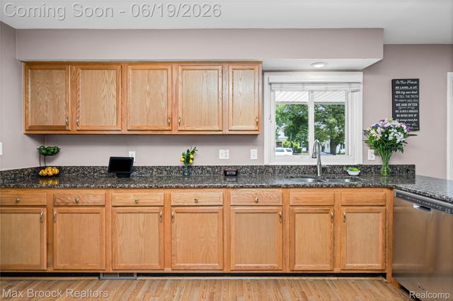 25551 KILREIGH Drive, Farmington Hills, MI 48336