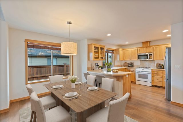 60808 SE Sawtooth Mountain Lane, Bend, OR 97702