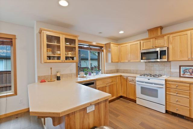 60808 SE Sawtooth Mountain Lane, Bend, OR 97702