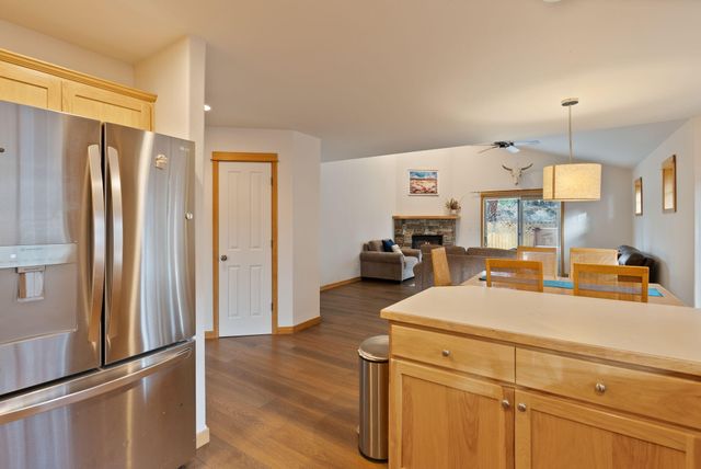 60808 SE Sawtooth Mountain Lane, Bend, OR 97702