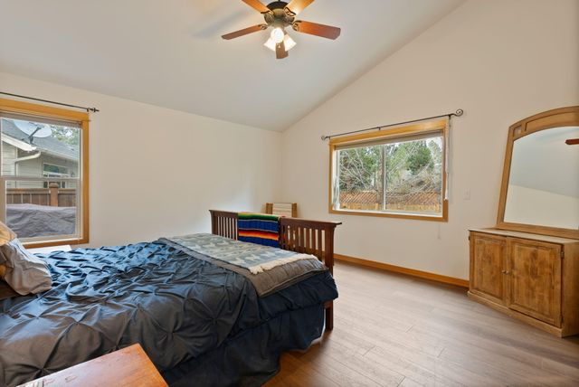 60808 SE Sawtooth Mountain Lane, Bend, OR 97702