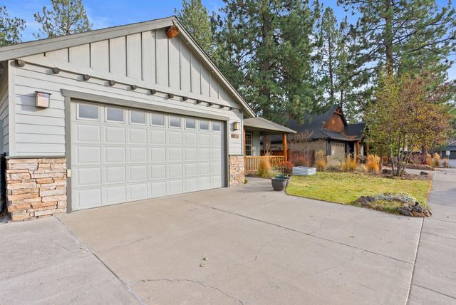 60808 SE Sawtooth Mountain Lane, Bend, OR 97702