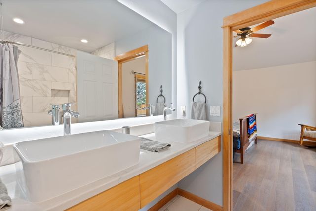 60808 SE Sawtooth Mountain Lane, Bend, OR 97702