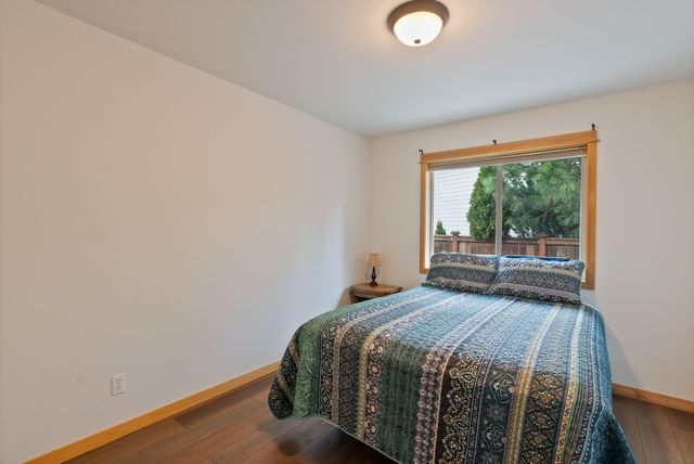 60808 SE Sawtooth Mountain Lane, Bend, OR 97702