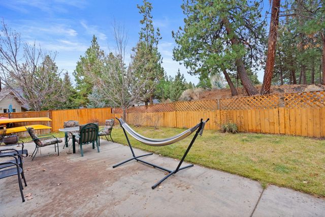 60808 SE Sawtooth Mountain Lane, Bend, OR 97702