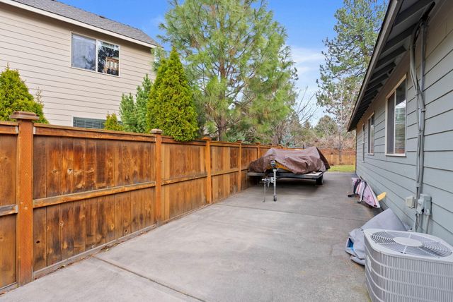 60808 SE Sawtooth Mountain Lane, Bend, OR 97702