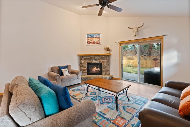 60808 SE Sawtooth Mountain Lane, Bend, OR 97702