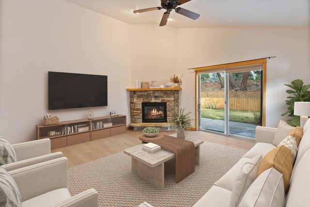 60808 SE Sawtooth Mountain Lane, Bend, OR 97702