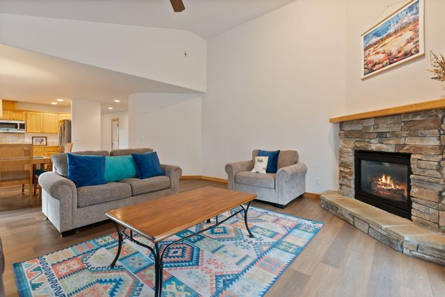 60808 SE Sawtooth Mountain Lane, Bend, OR 97702