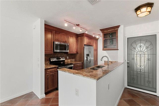 2121 Gulf Shore BLVD N 203, Naples, FL 34102
