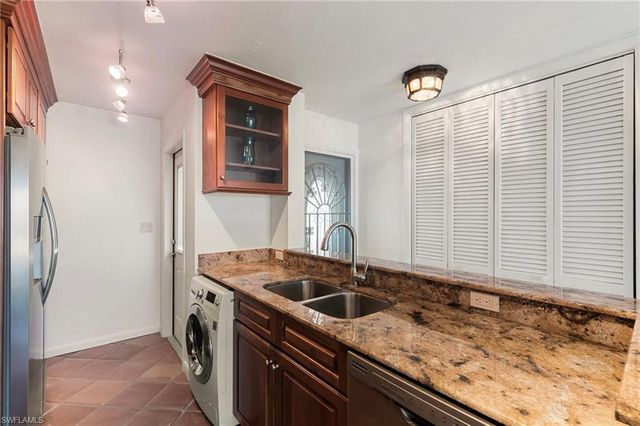 2121 Gulf Shore BLVD N 203, Naples, FL 34102