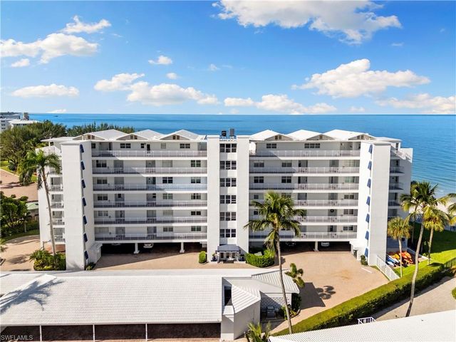 2121 Gulf Shore BLVD N 203, Naples, FL 34102