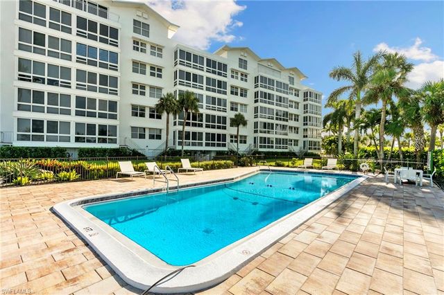 2121 Gulf Shore BLVD N 203, Naples, FL 34102