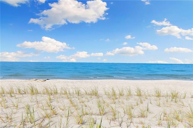 2121 Gulf Shore BLVD N 203, Naples, FL 34102