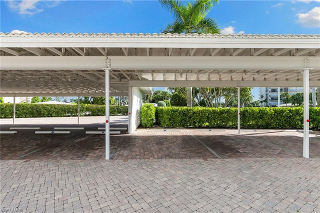 2121 Gulf Shore BLVD N 203, Naples, FL 34102